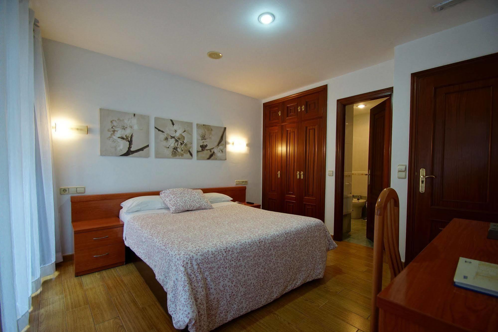 Hostal Carbonara Ла-Корунья Экстерьер фото